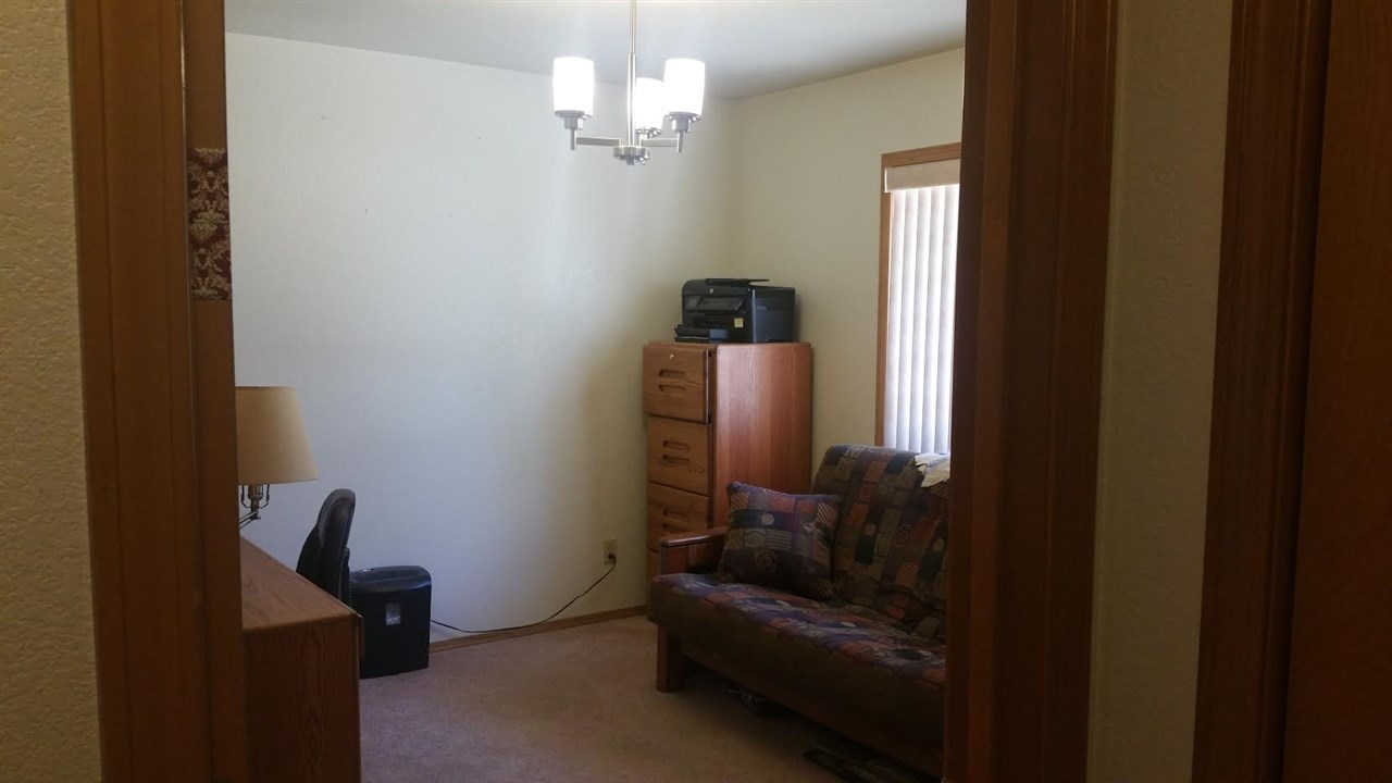 186 Edgebrook Drive, Spring Creek, NV 89815