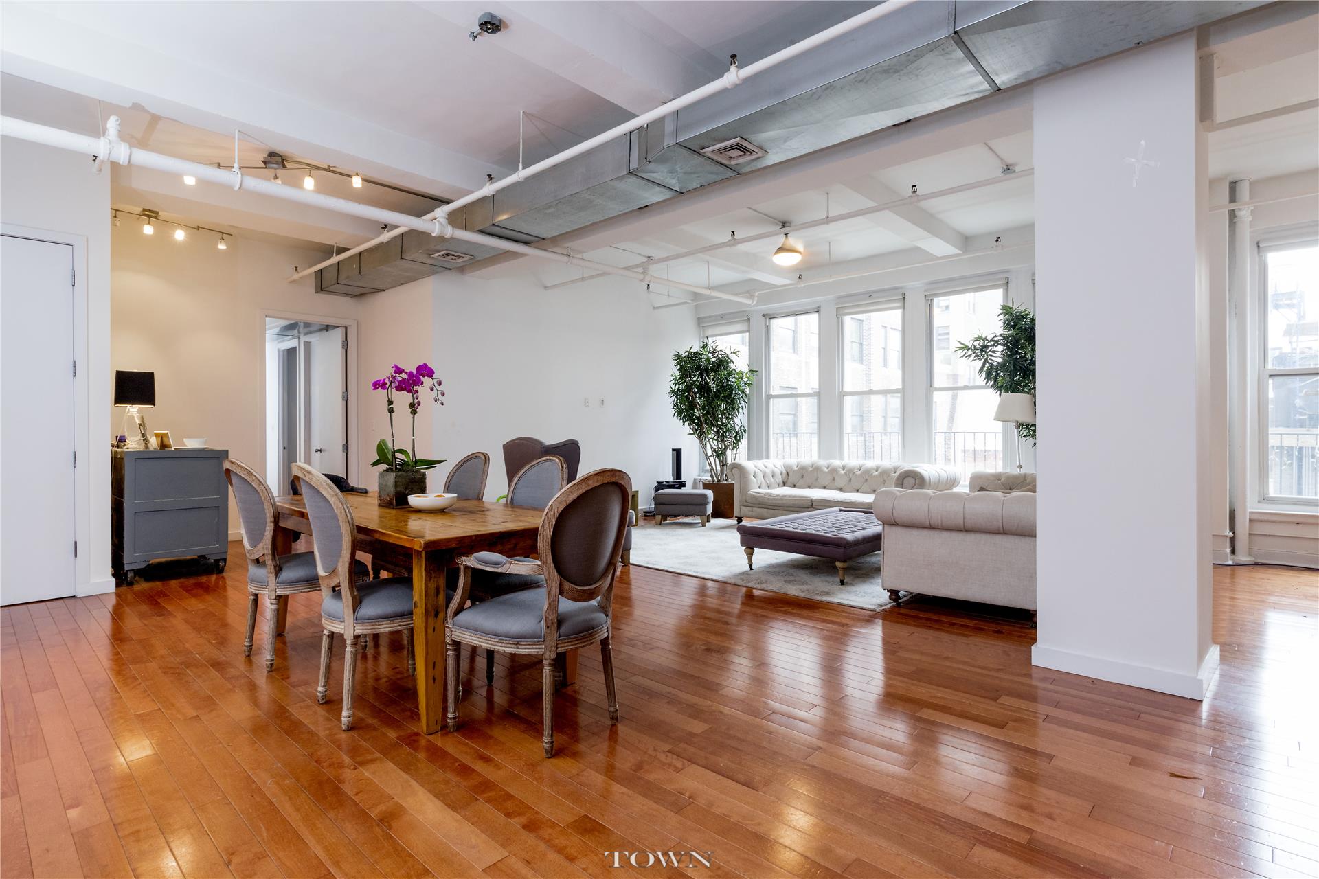 208 West 30th Street, New York, NY 10001