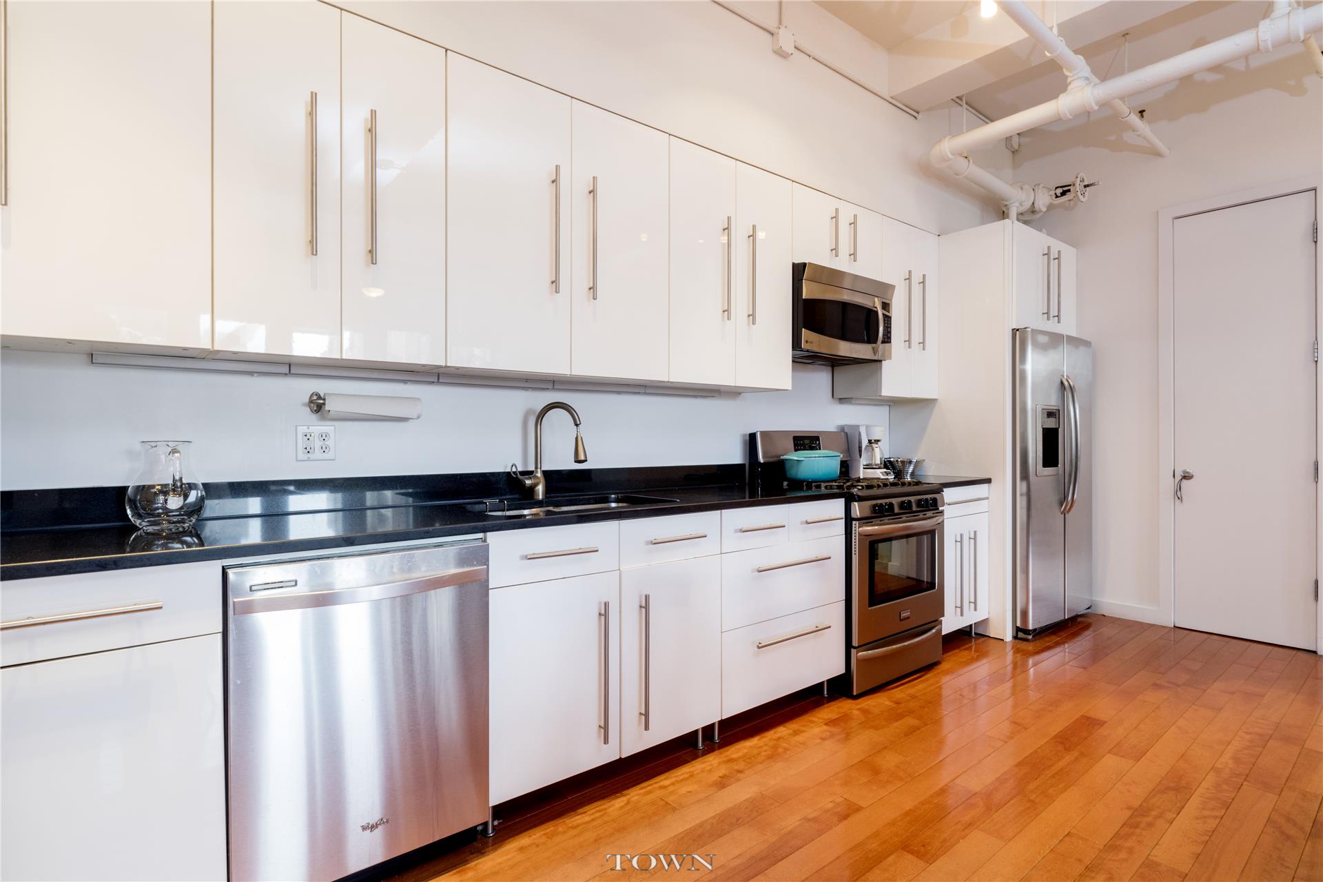 208 West 30th Street, New York, NY 10001