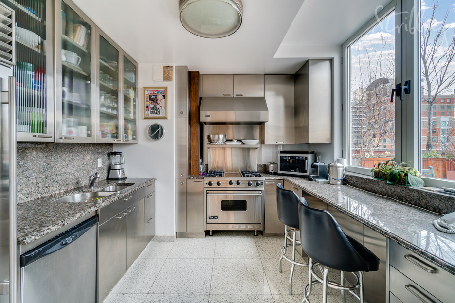 19 Saint Marks Place, New York, NY 10003