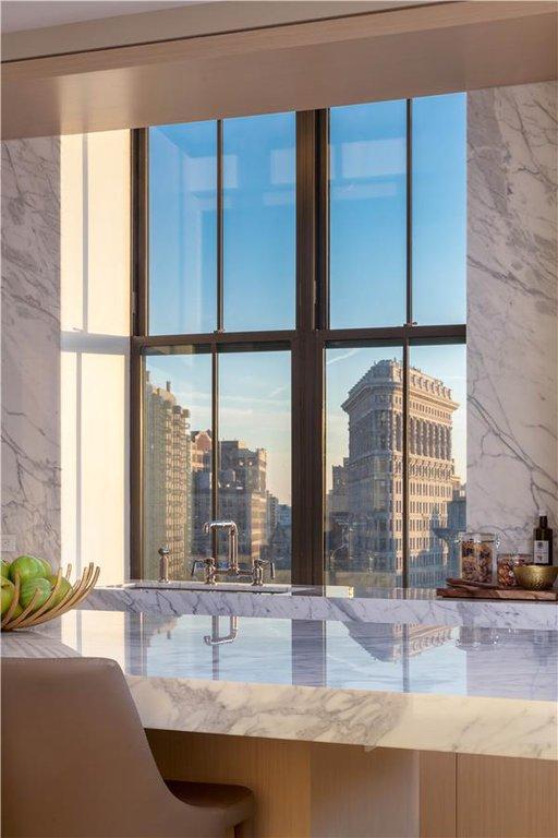 212 Fifth Avenue, New York, NY 10010