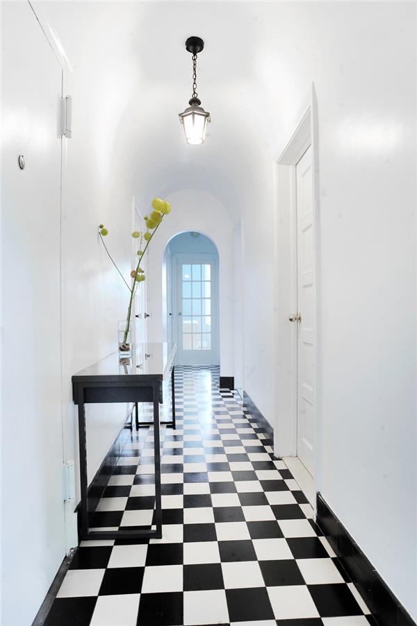 31 West 10th Street, New York, NY 10011