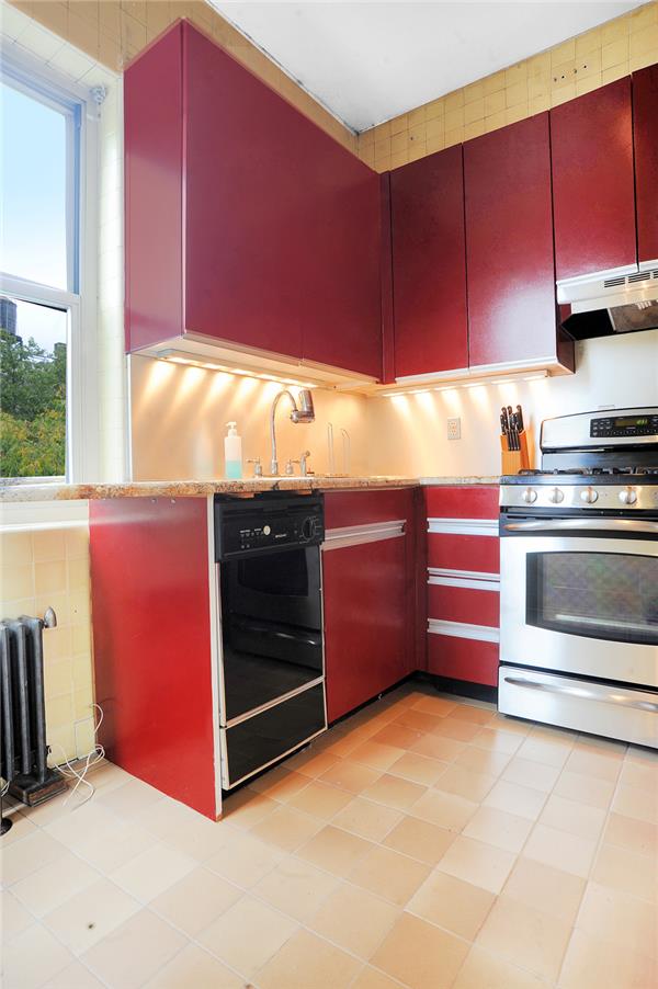 31 West 10th Street, New York, NY 10011