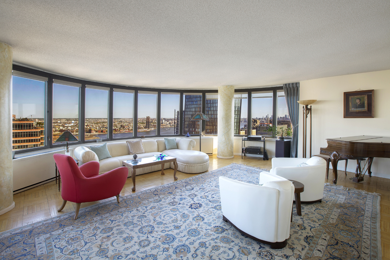 330 East 38th Street, New York, NY 10016