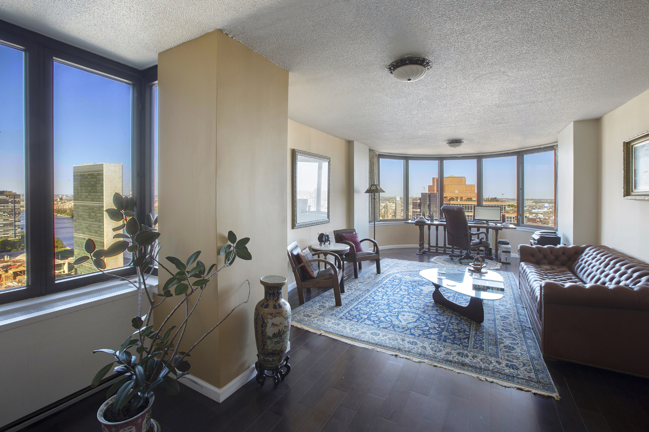 330 East 38th Street, New York, NY 10016