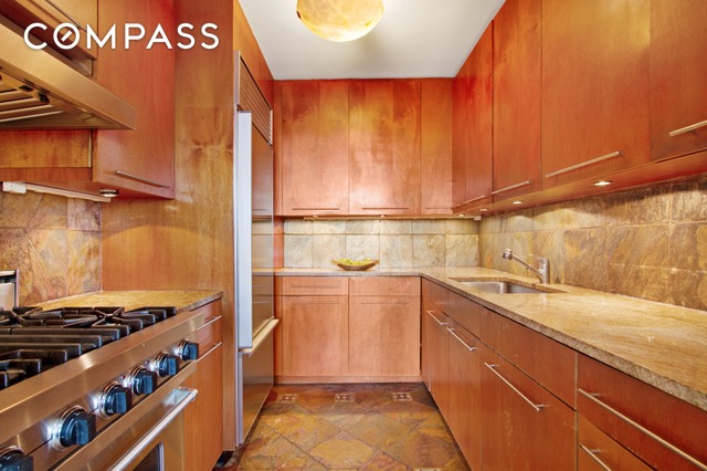 422 East 72nd Street, New York, NY 10021