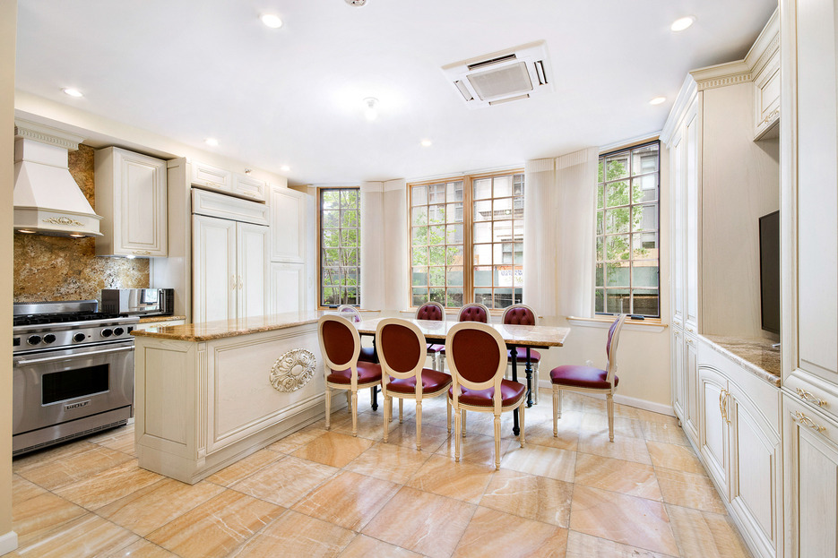 195 East 76th Street, New York, NY 10021