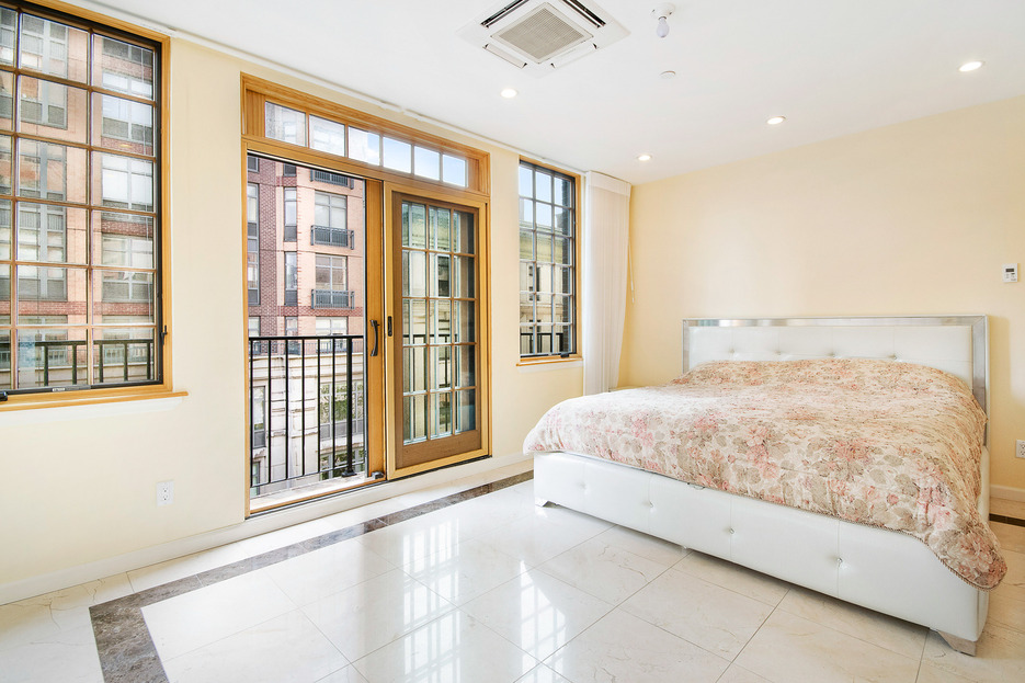 195 East 76th Street, New York, NY 10021