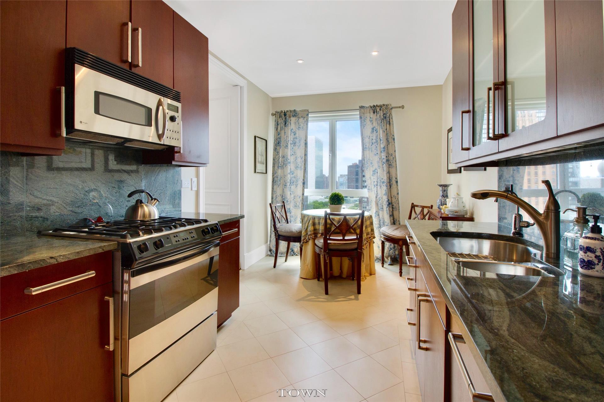351 East 51st Street, New York, NY 10022