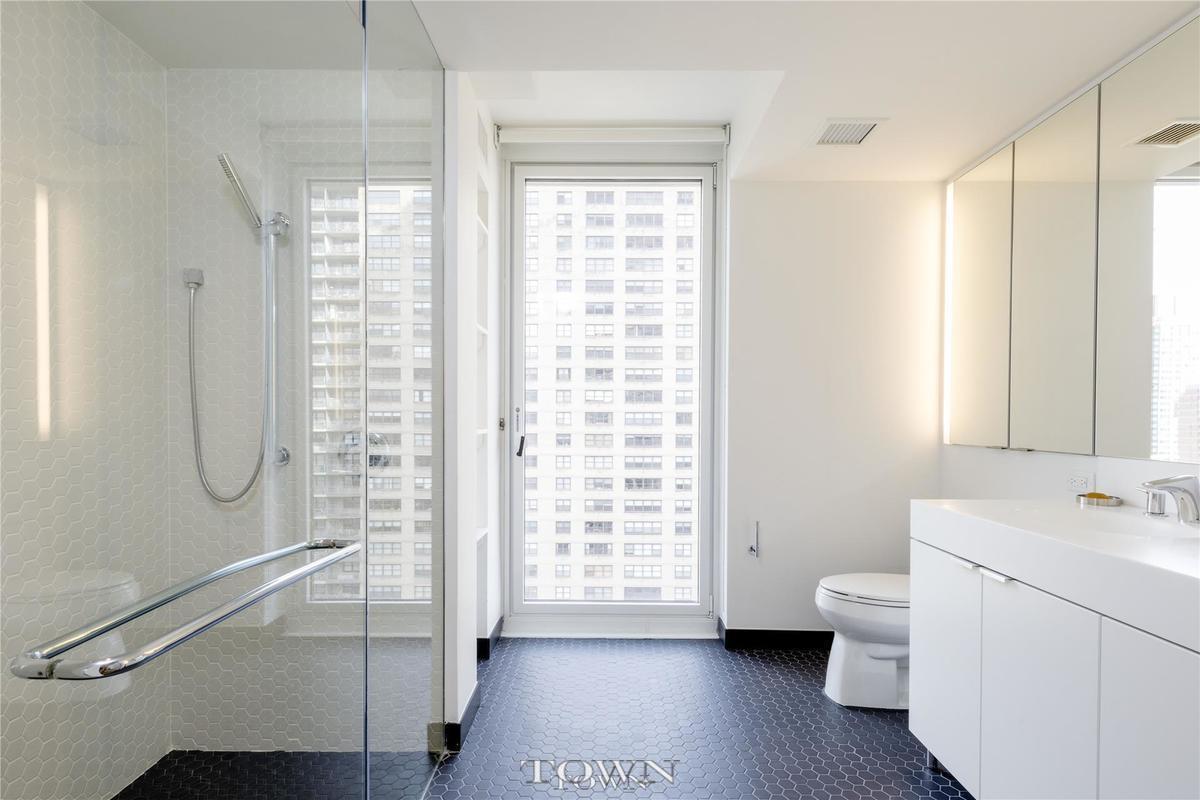 170 Amsterdam Avenue, New York, NY 10023