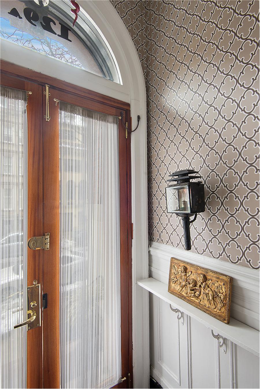 129 East 74th Street, New York, NY 10075