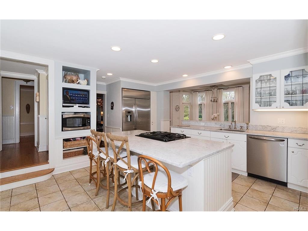 10 Woods End, Rye, NY 10580