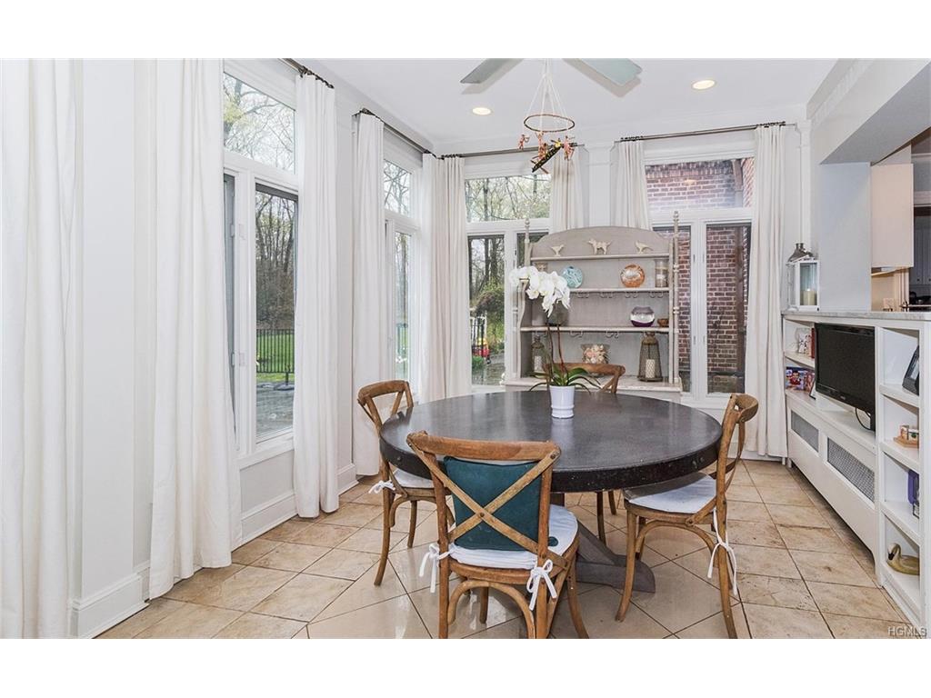 10 Woods End, Rye, NY 10580