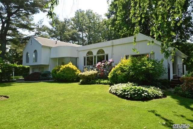 1 Harbour Rd, Great Neck, NY 11024