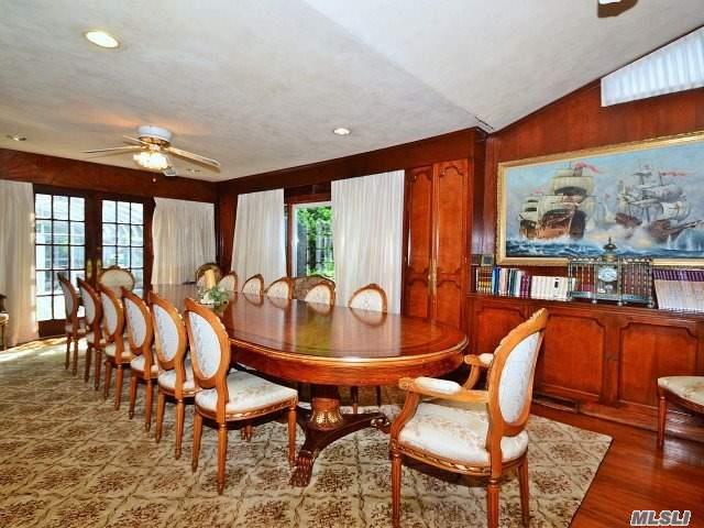 1 Harbour Rd, Great Neck, NY 11024