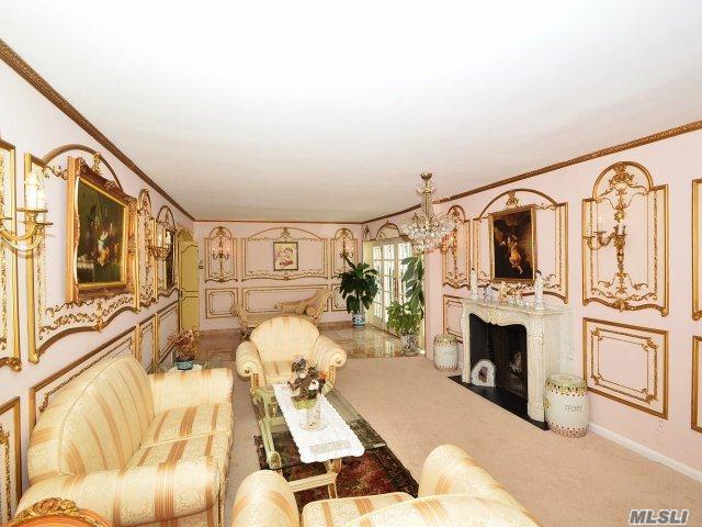 1 Harbour Rd, Great Neck, NY 11024