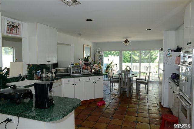 1800 Park St, Atlantic Beach, NY 11509