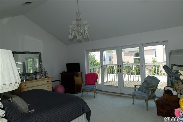 1800 Park St, Atlantic Beach, NY 11509