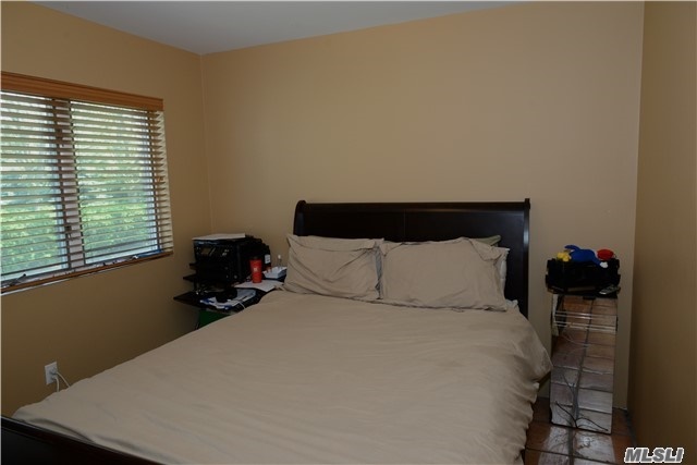 1800 Park St, Atlantic Beach, NY 11509