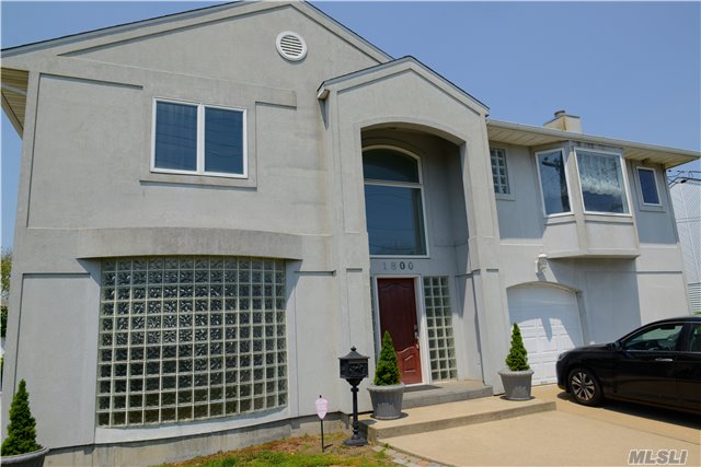 1800 Park St, Atlantic Beach, NY 11509