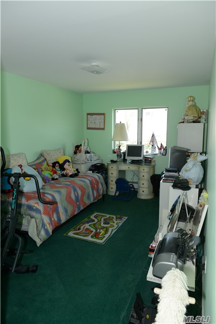 1800 Park St, Atlantic Beach, NY 11509