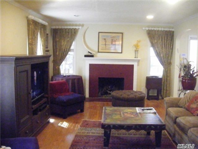 42 Vernon Ave, Atlantic Beach, NY 11509