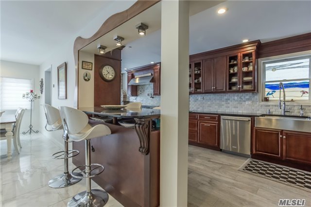 1111 W Park Ave, Long Beach, NY 11561