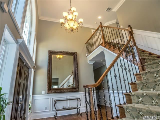 204 Glen Cove Rd, Old Westbury, NY 11568