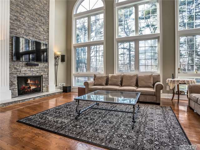 204 Glen Cove Rd, Old Westbury, NY 11568