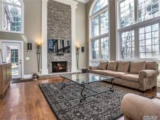 204 Glen Cove Rd, Old Westbury, NY 11568
