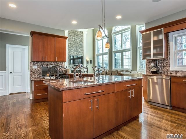 204 Glen Cove Rd, Old Westbury, NY 11568