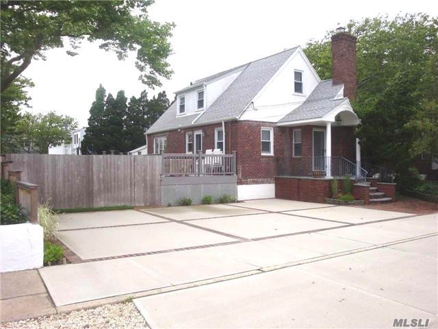 89 Lynbrook Ave, Point Lookout, NY 11569