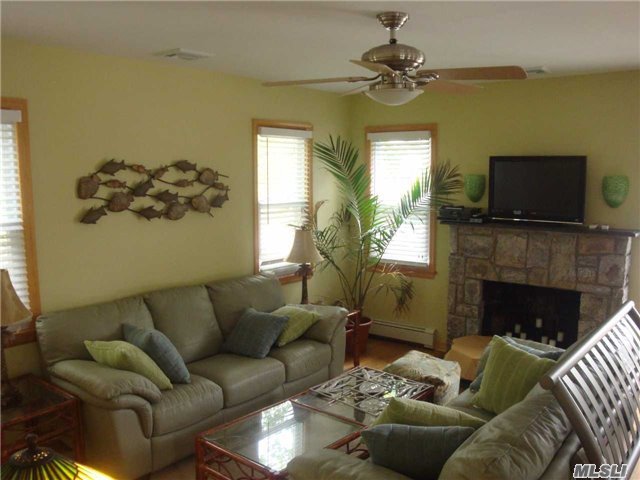 89 Lynbrook Ave, Point Lookout, NY 11569