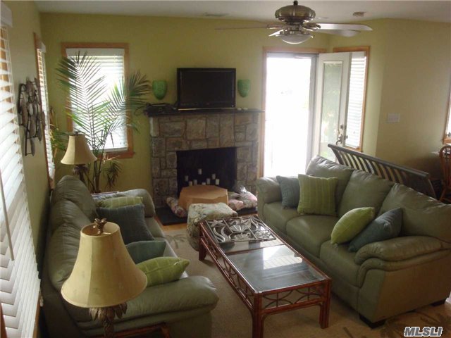 89 Lynbrook Ave, Point Lookout, NY 11569