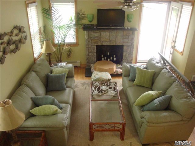 89 Lynbrook Ave, Point Lookout, NY 11569