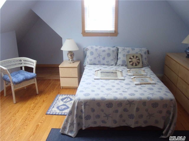 89 Lynbrook Ave, Point Lookout, NY 11569