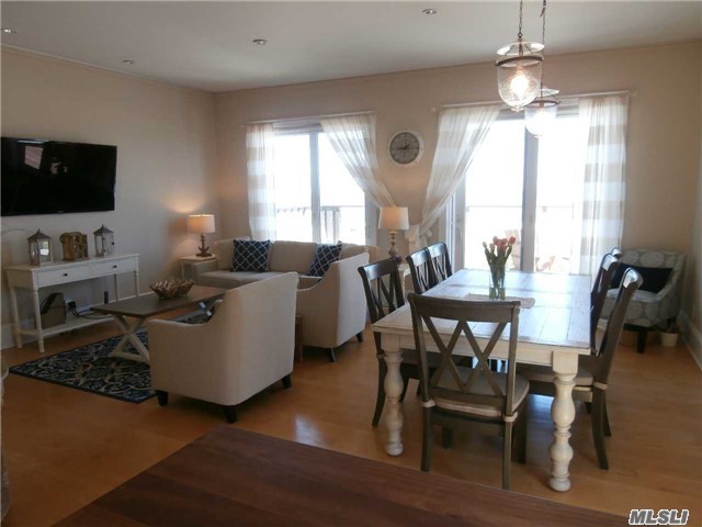 76 Mineola Ave, Point Lookout, NY 11569