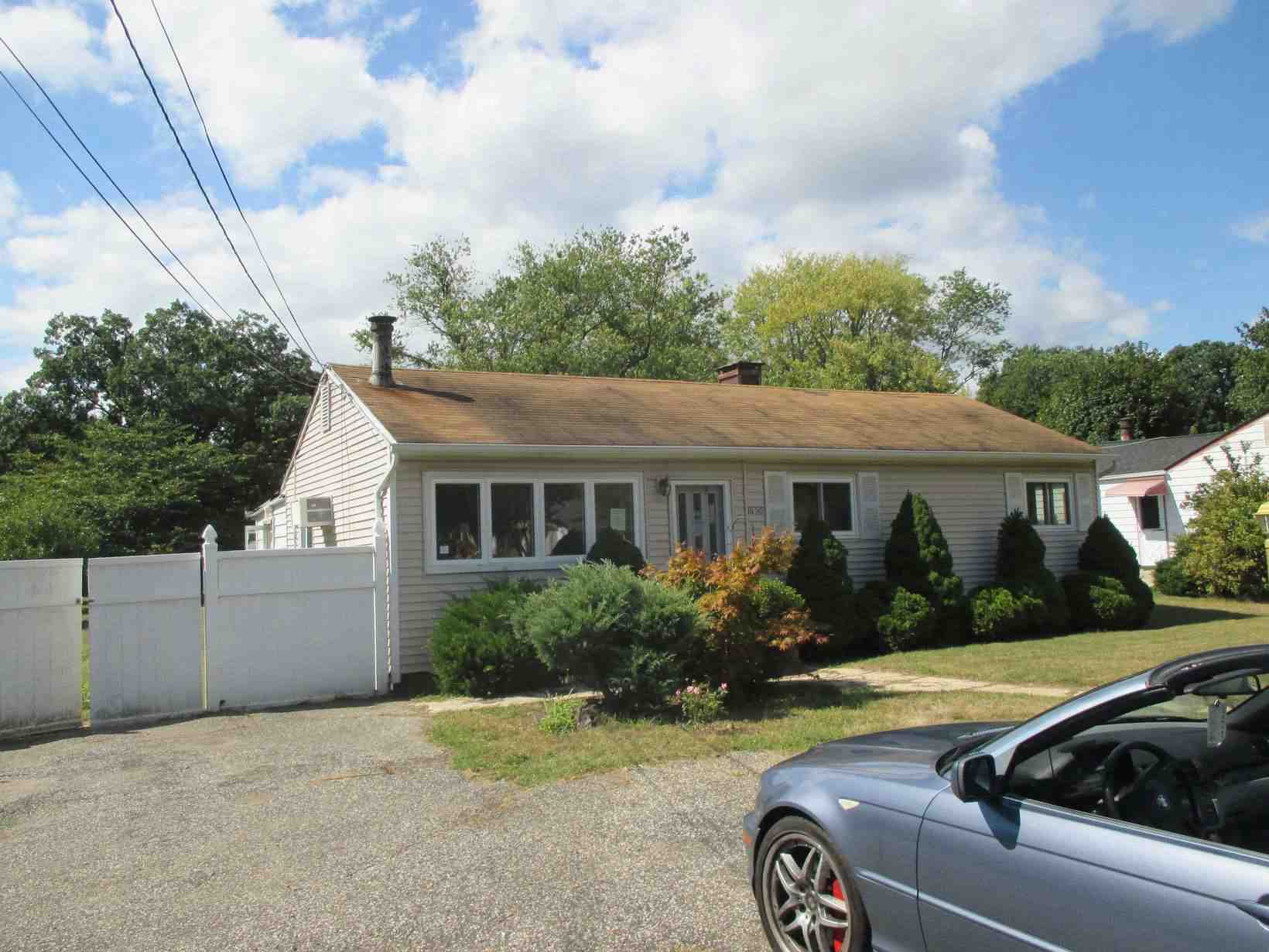 1656 N Thompson DrBayshore, NY, 11706Suffolk County
