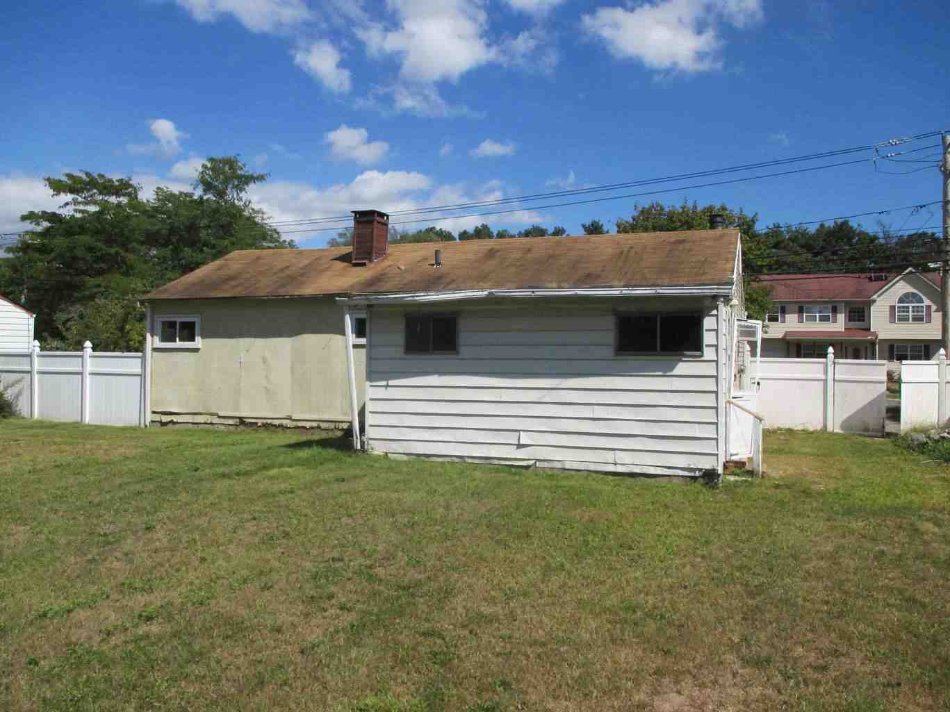 1656 N Thompson DrBayshore, NY, 11706Suffolk County
