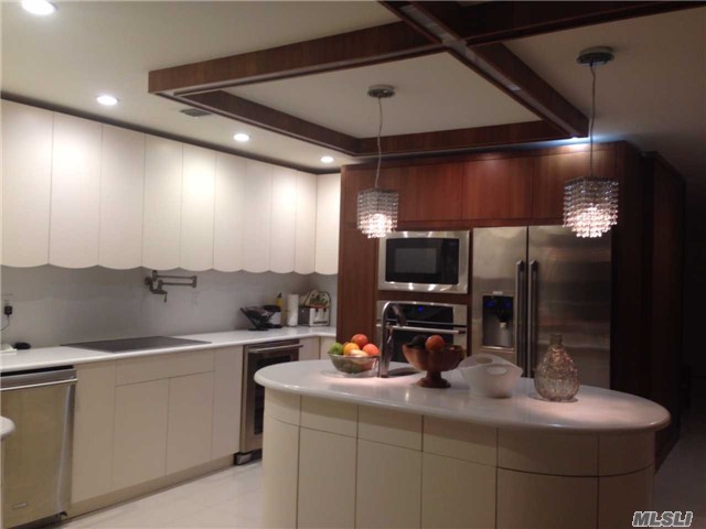 18 Deans Ln, Bayville, NY 11709