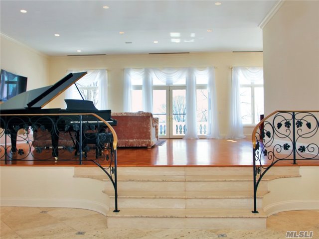 204 Centre Island Rd, Centre Island, NY 11771