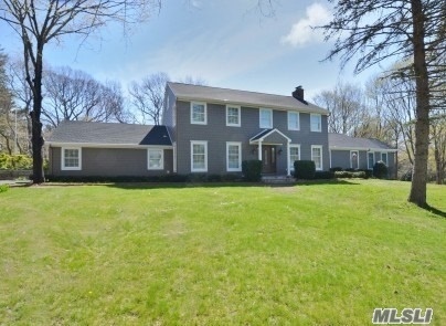 5 Coach Ln, Muttontown, NY 11791