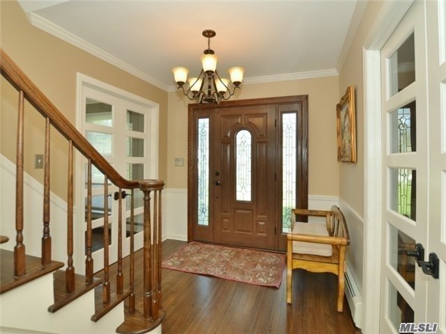 5 Coach Ln, Muttontown, NY 11791