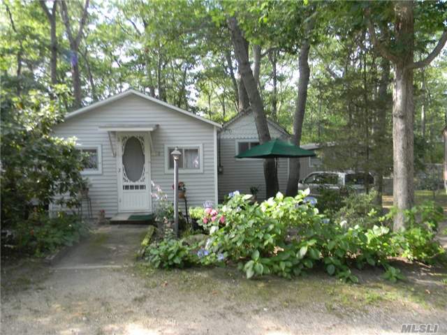 34 22nd St, Wading River, NY 11792