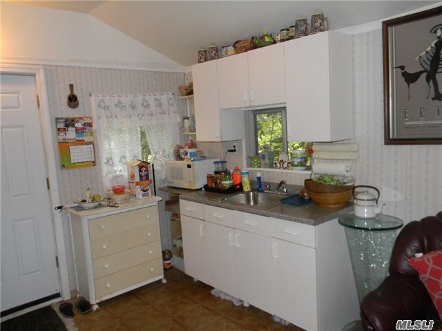 34 22nd St, Wading River, NY 11792