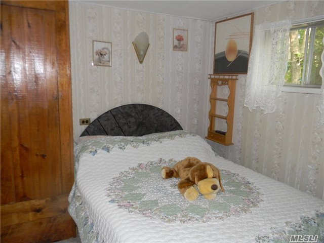 34 22nd St, Wading River, NY 11792