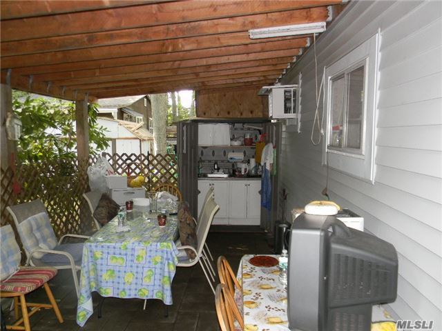 34 22nd St, Wading River, NY 11792