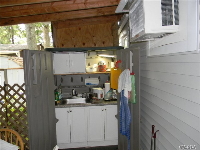 34 22nd St, Wading River, NY 11792