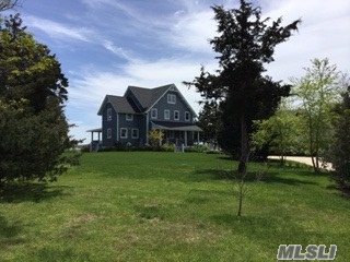 30 Beach Rd, Aquebogue, NY 11931