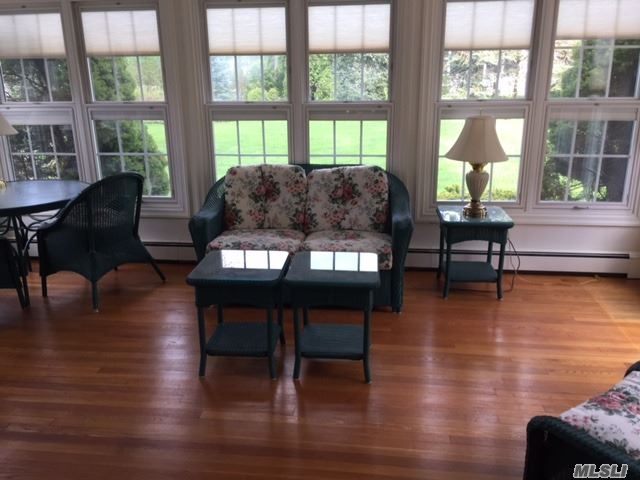 985 W Creek Ave, Cutchogue, NY 11935